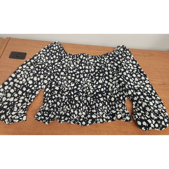NWT H&M Divided LARGE Black and white Cropped Of Shoulder Floral Top - Picture 7 of 7